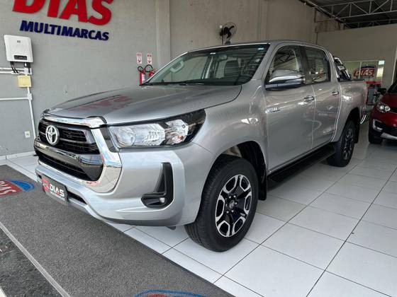 TOYOTA HILUX 2.8 D-4D TURBO DIESEL CD SRV 4X4 AUTOMÁTICO